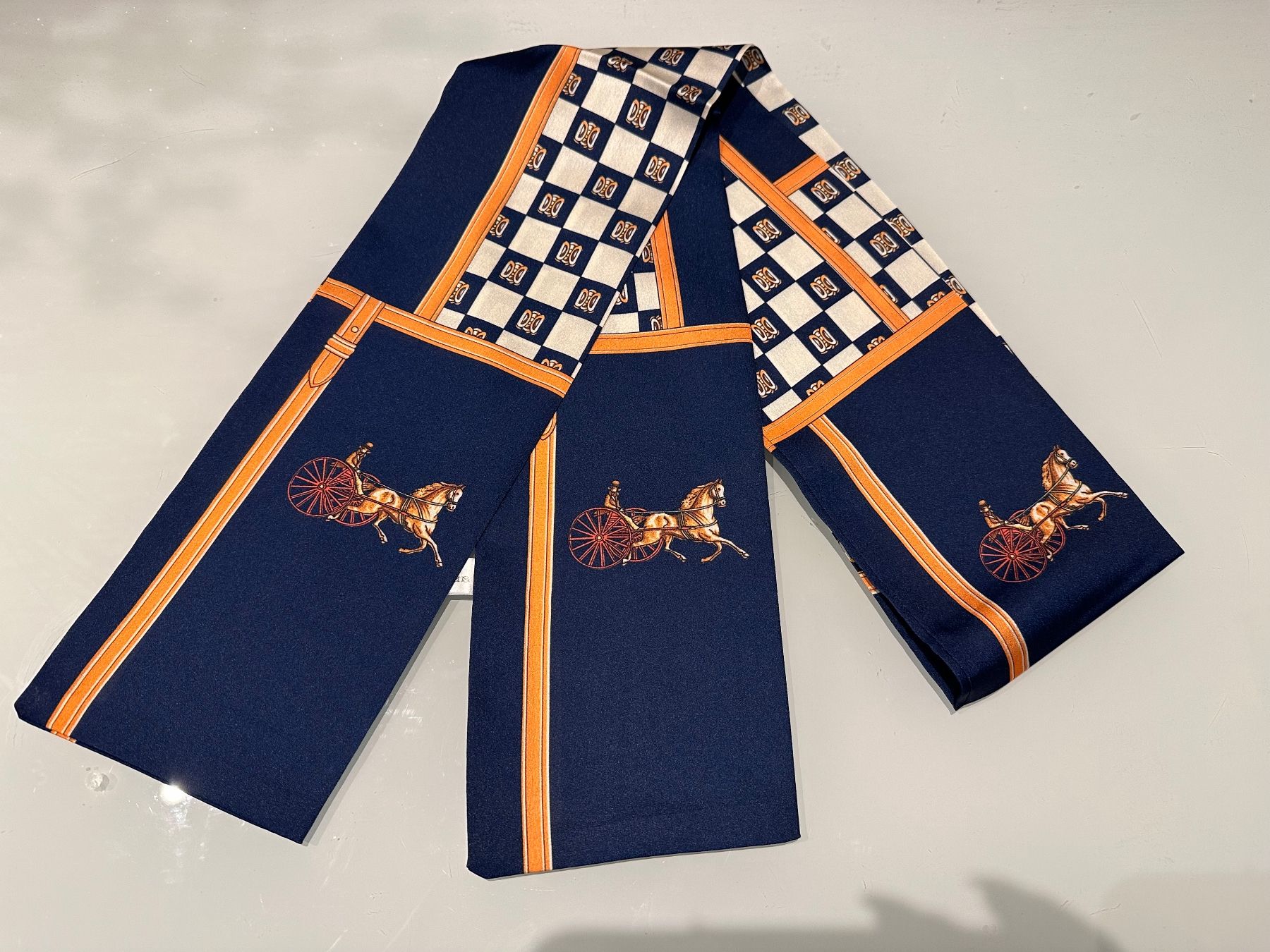 Foulard & Sciarpe: Lässiges Twilly – Nuovo e nell'imballaggio originale da Hittnau venduto da LuxAndMore