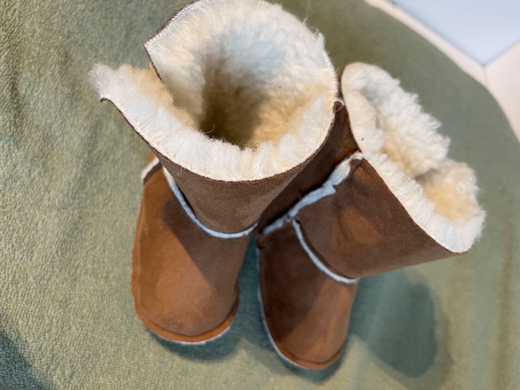 Scarpe per ragazzi: Neu: Warme Babyschuhe mit Fell, Gr. 18-19 – Nuovo (secondo la descrizione) da Dübendorf venduto da liism 4