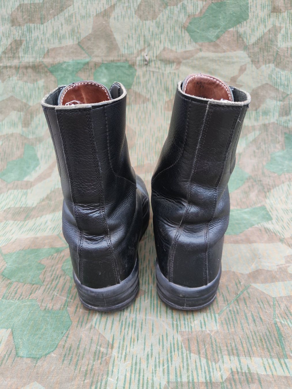 Schweizer Armee Uniformi: Kampfstiefel Ord. 1990, Grösse 280 5, MINERVA – Usato da Bauma venduto da SwissMilitaria 2