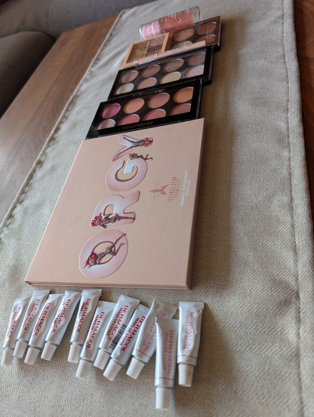 Make-up: Jeffree Lidschatten Palette & Make-up Paket Set – Gebraucht aus Thun von and_j2bq 1