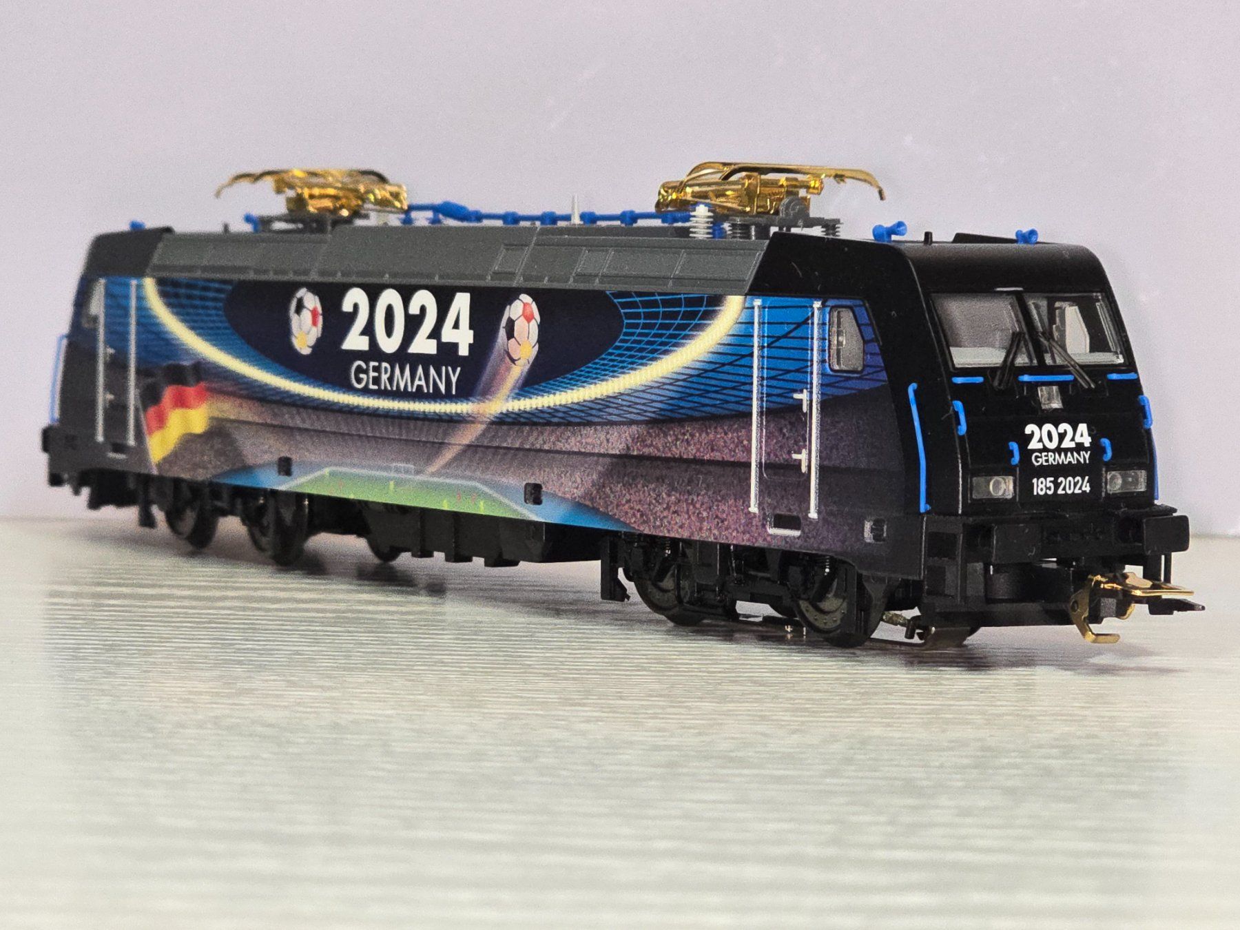 Märklin Modelleisenbahnen: Märklin 36649, DB, Br 185.2, WM 2024, Germany, MFX Sound – Neu (gemäss Beschreibung) aus Kloten von Nicola2 1