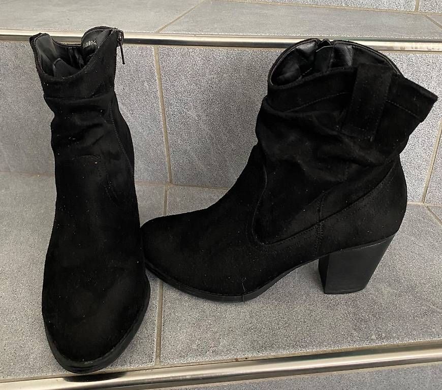 Scarpe da donna: Damen Stiefeletten schwarz Gr 38 – Usato da Selzach venduto da Sangel88 1