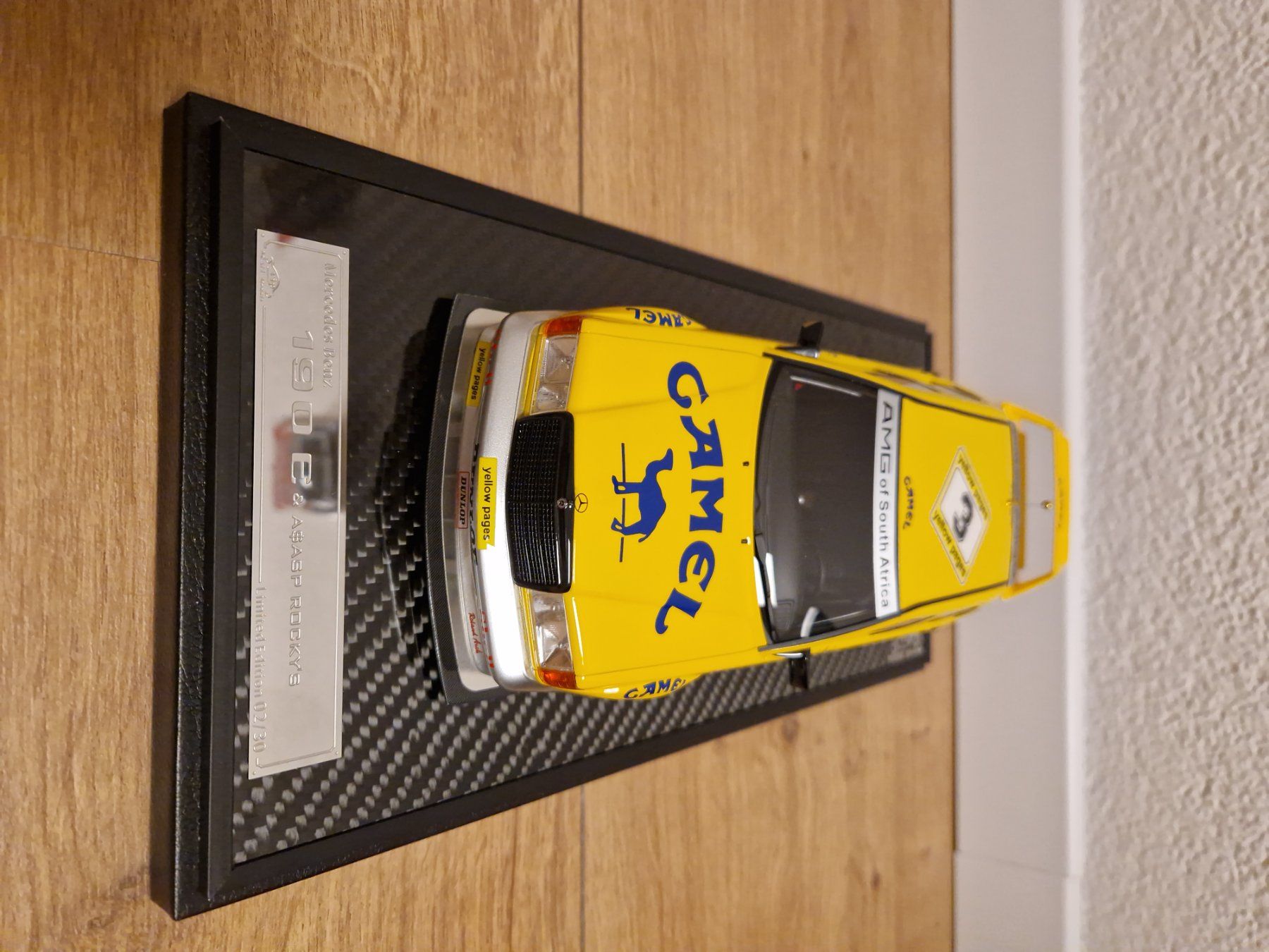 Mercedes-Benz Modellini d'auto: Mercedes 190E DTM Modellauto 1:18 Vitrine – Nuovo e nell'imballaggio originale da Studen BE venduto da Continentalcollector 1