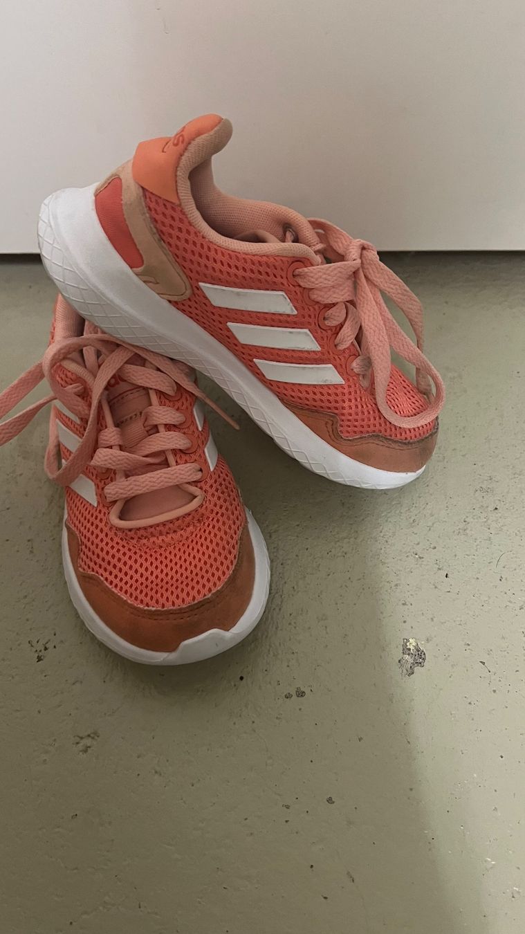 Adidas Chaussures garçon: Adidas Kinderschuhe – D'occasion à Frauenfeld par anaul_2000
