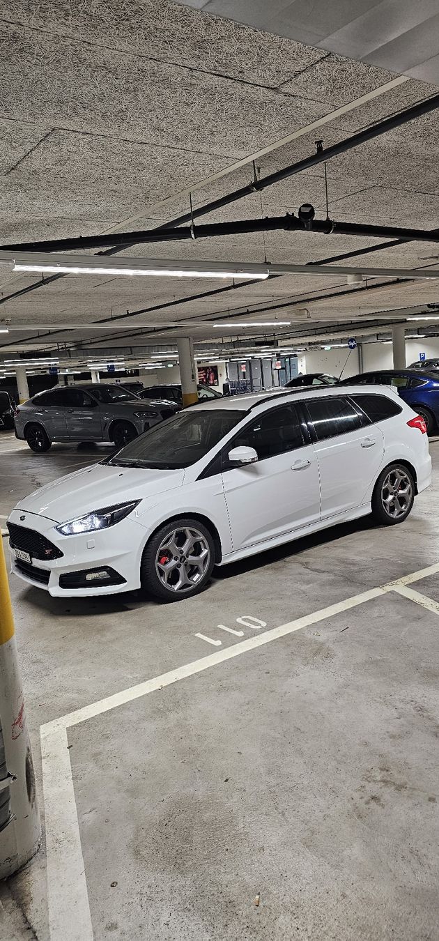 Autos: Ford focus st  – D'occasion à Lustdorf par dns_j68w 9