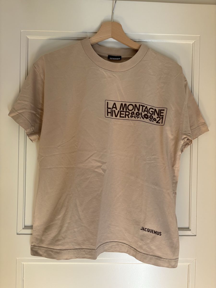 Jacquemus T-Shirts: T-shirt JAQUEMUS – Neu (gemäss Beschreibung) aus Genève von flo_qxp6