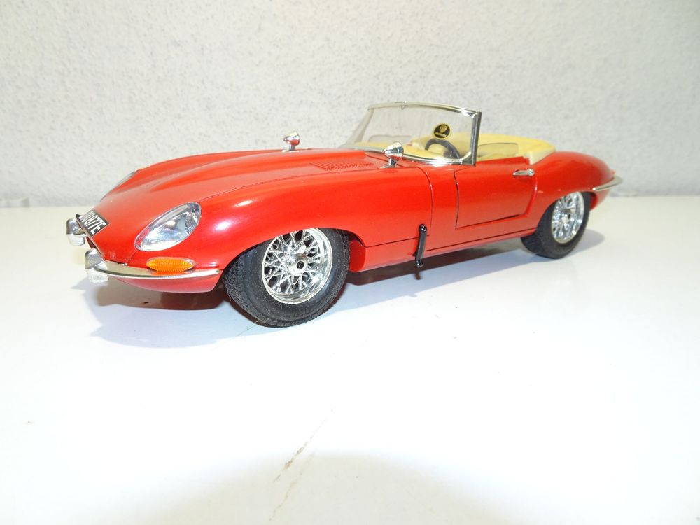 Miniature Jaguar E 1961 Cabriolet – 1/18 Burago, Kit Monté, Rallye Tour De France