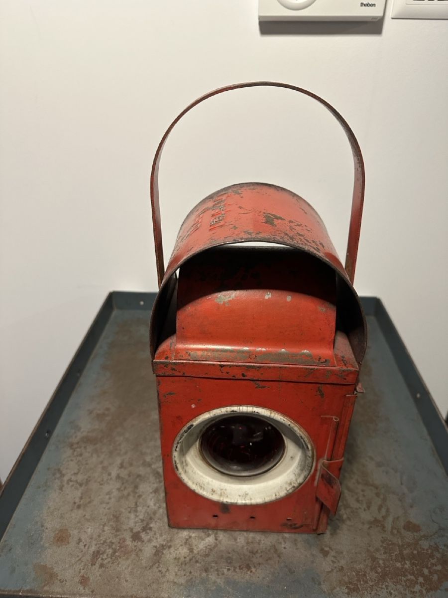 Sonstige Eisenbahn: Alte Signallaterne rot Metall – Gebraucht aus Mellingen von TomHeid80
