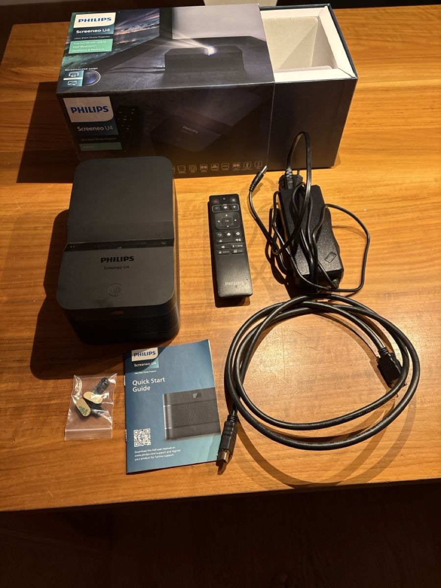 Philips Heimkino: PHILIPS Screeneo U4 Ultra Short Throw Projector neuwertig – Gebraucht aus Spiez von bas_6mrs 1