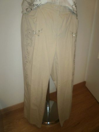 Pantalon beige coton avec strass T. 44