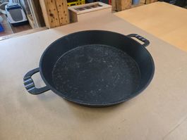 grosse Bratpfanne schwarz D: 50cm H: 9cm ab 1.-