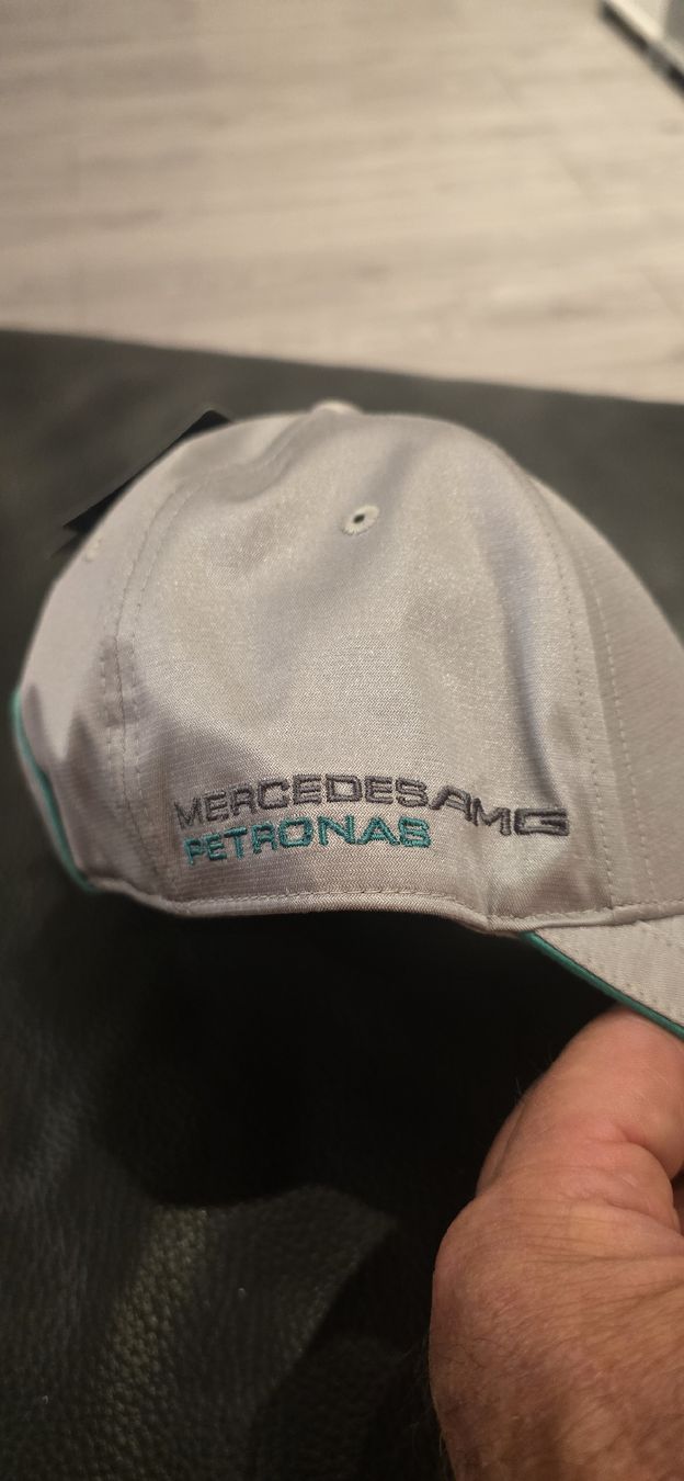 Puma Sonstige Kleidung & Accessoires: Mercedes AMG  Petronas Cape – Neu (gemäss Beschreibung) aus Kriens von Frakmuend 2
