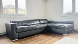 Schwarzes Ledersofa