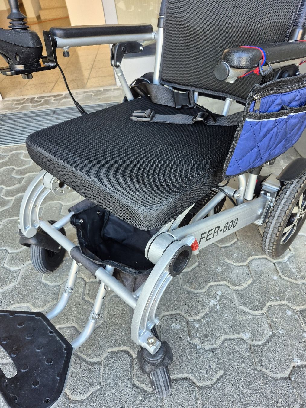 Rollstühle: Elektro Rollstuhl zusammen- klappbar. – Gebraucht aus Obernau von Trix50 8