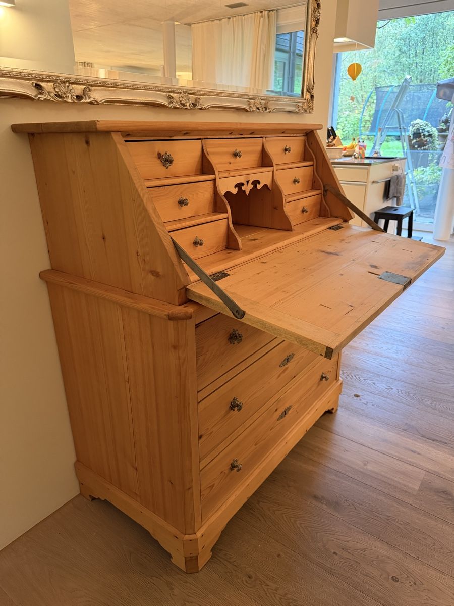 Cassettiere: Biedermeier Sekretär  – Usato da Hottwil venduto da Doublechevron 3