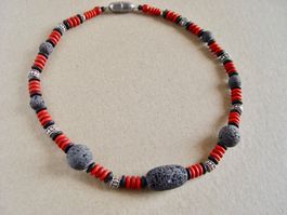 Kette mit vintage Glasperlen und Lava