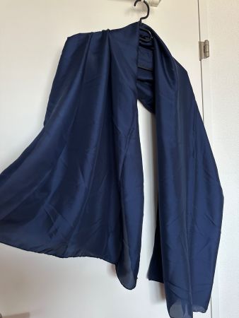 Dunkelblaue Stola / Schal glänzend - NEU!