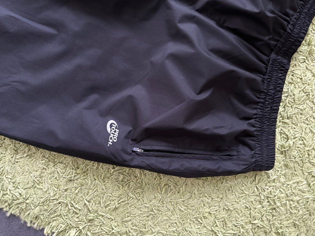 Pantaloni: Neuwertige Regenhose ProTouch Grösse 44 – Usato da Brunnen venduto da 23068 1