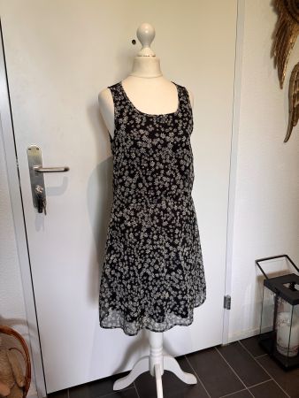 Wunderschönes Sommerkleid Only Blumen Floral Gr. 34 Schwarz