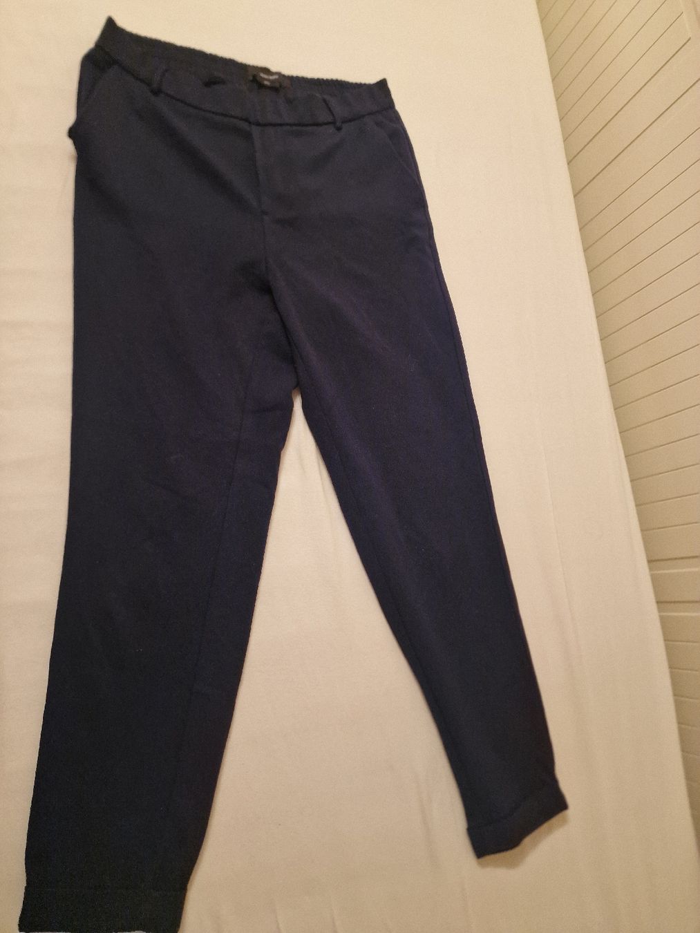 Vero Moda Pantaloni: Dunkelblaue Stoffhose, Vero Moda – Usato da Winterthur venduto da Winti1993