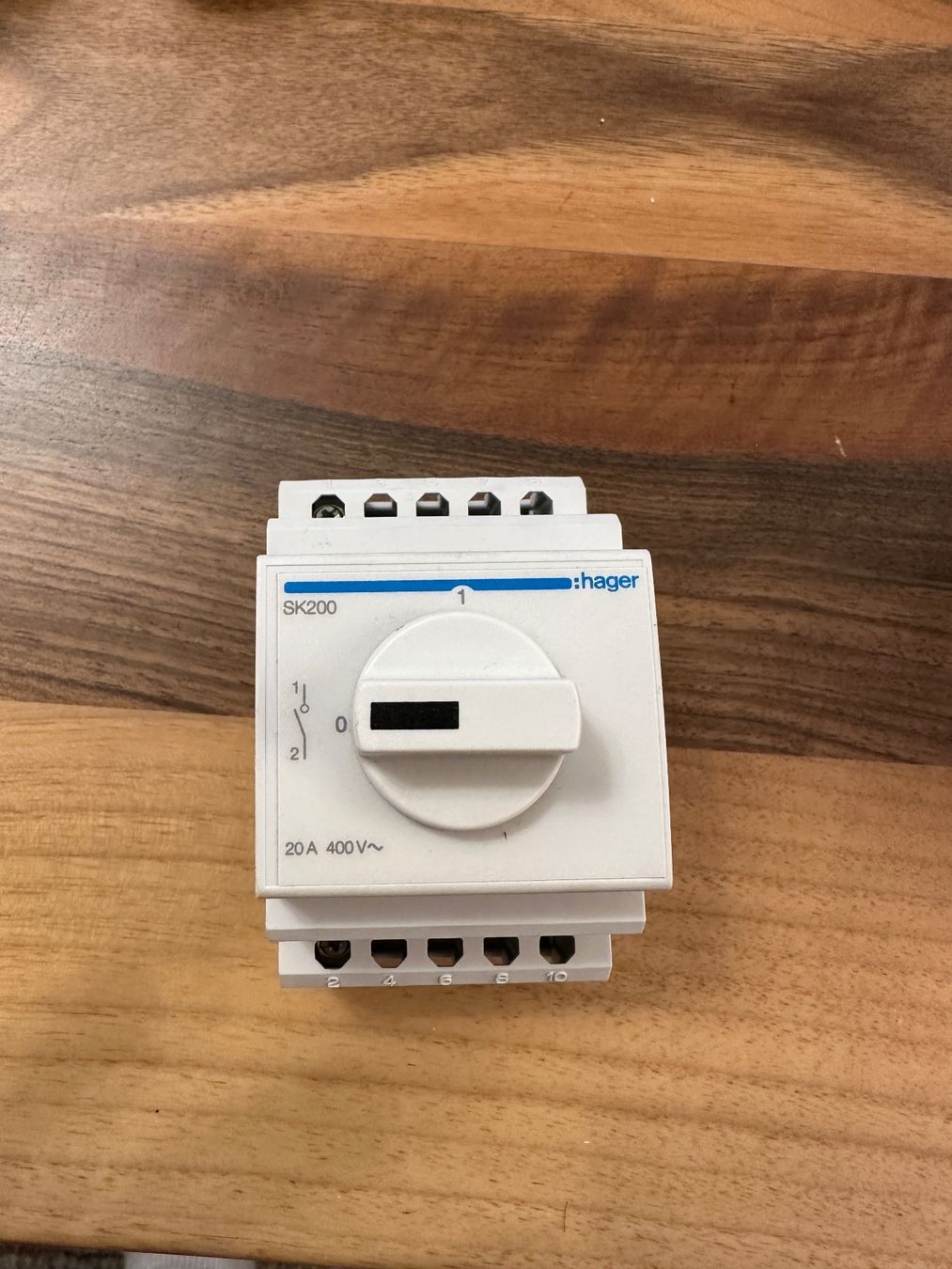 Hager Componenti elettronici: Hager SK200 – Usato da Goldau venduto da and_8tqf