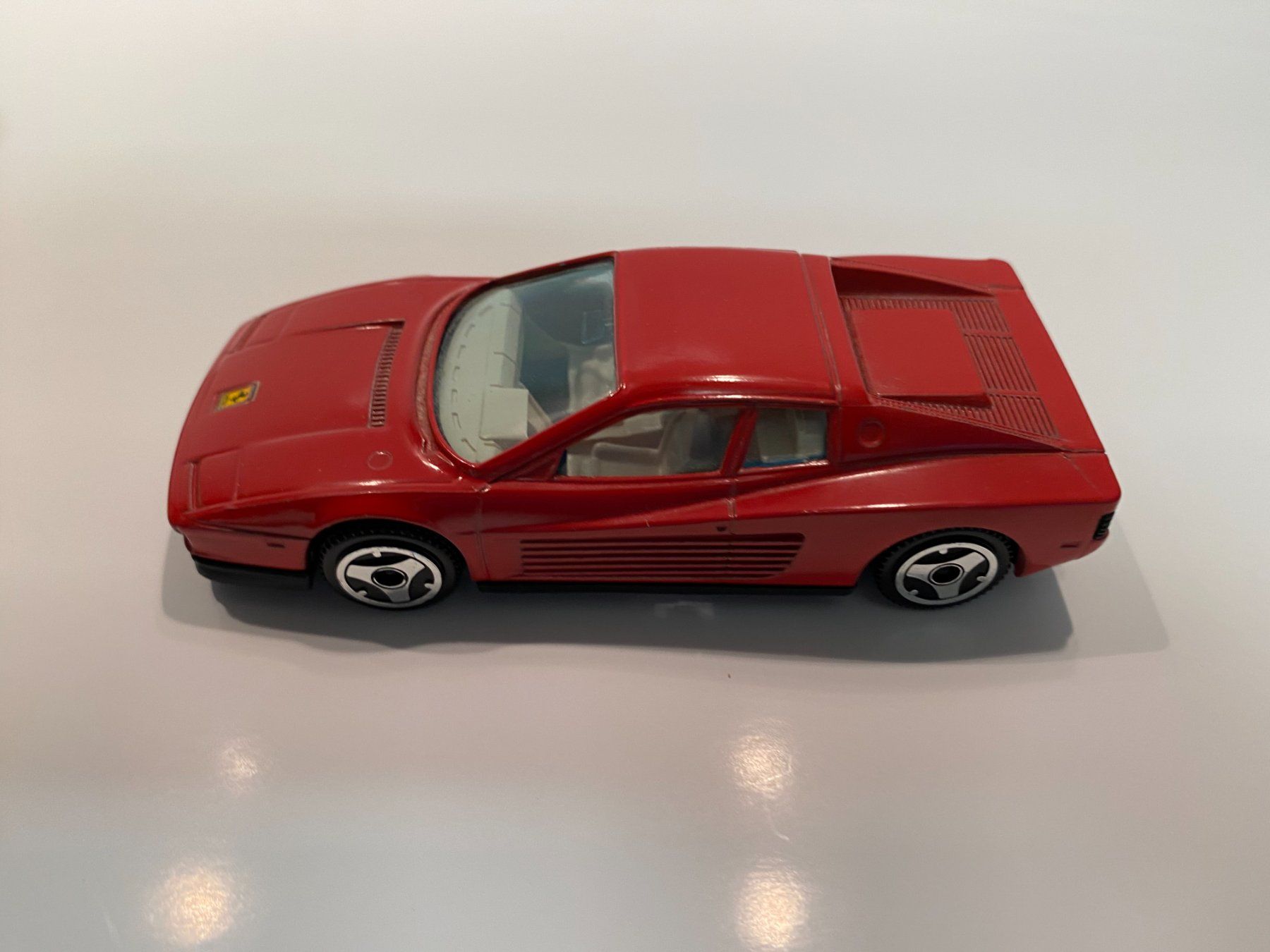 Ferrari Modellautos: Ferrari Testarossa Bburago 1-43 129 – Gebraucht aus Männedorf von toroloco1953 2
