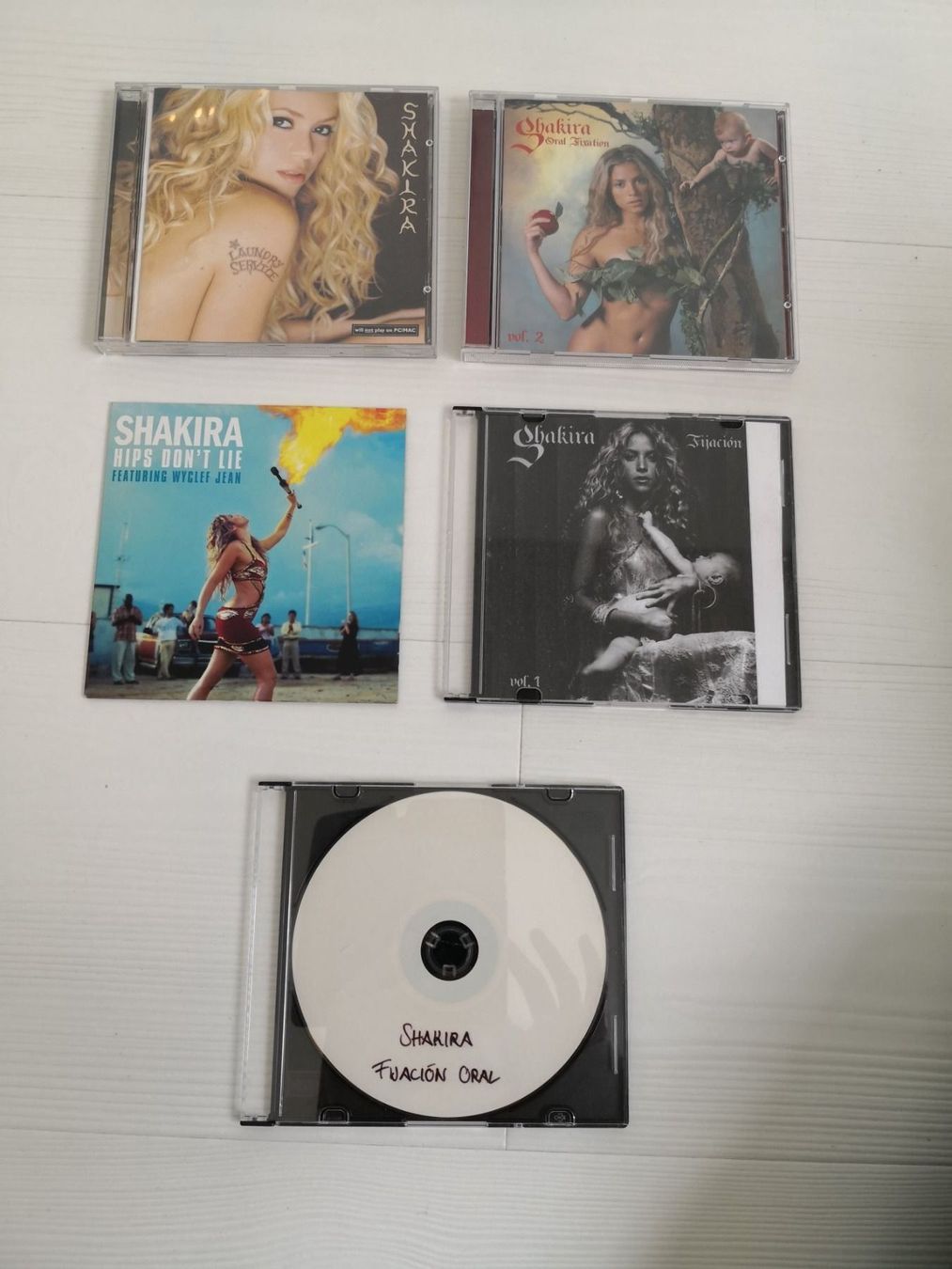CD: 🤩5 STK: SHAKIRA CD'S – Nuovo (secondo la descrizione) da Olten venduto da Naja-Twins-Twins 1