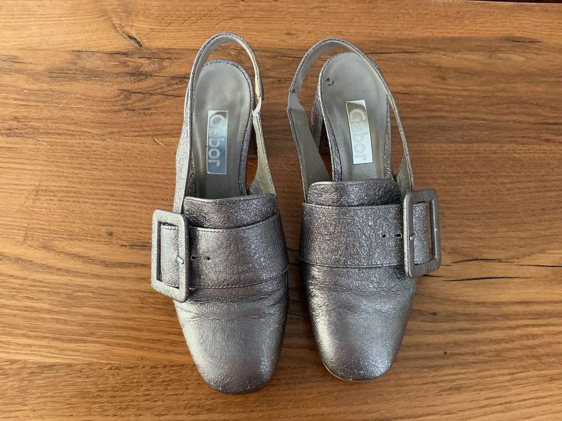 Chaussures femmes: Gabor  Sandale silber Grösse 4 1/2 mit Schnalle – D'occasion à Suhr par star033