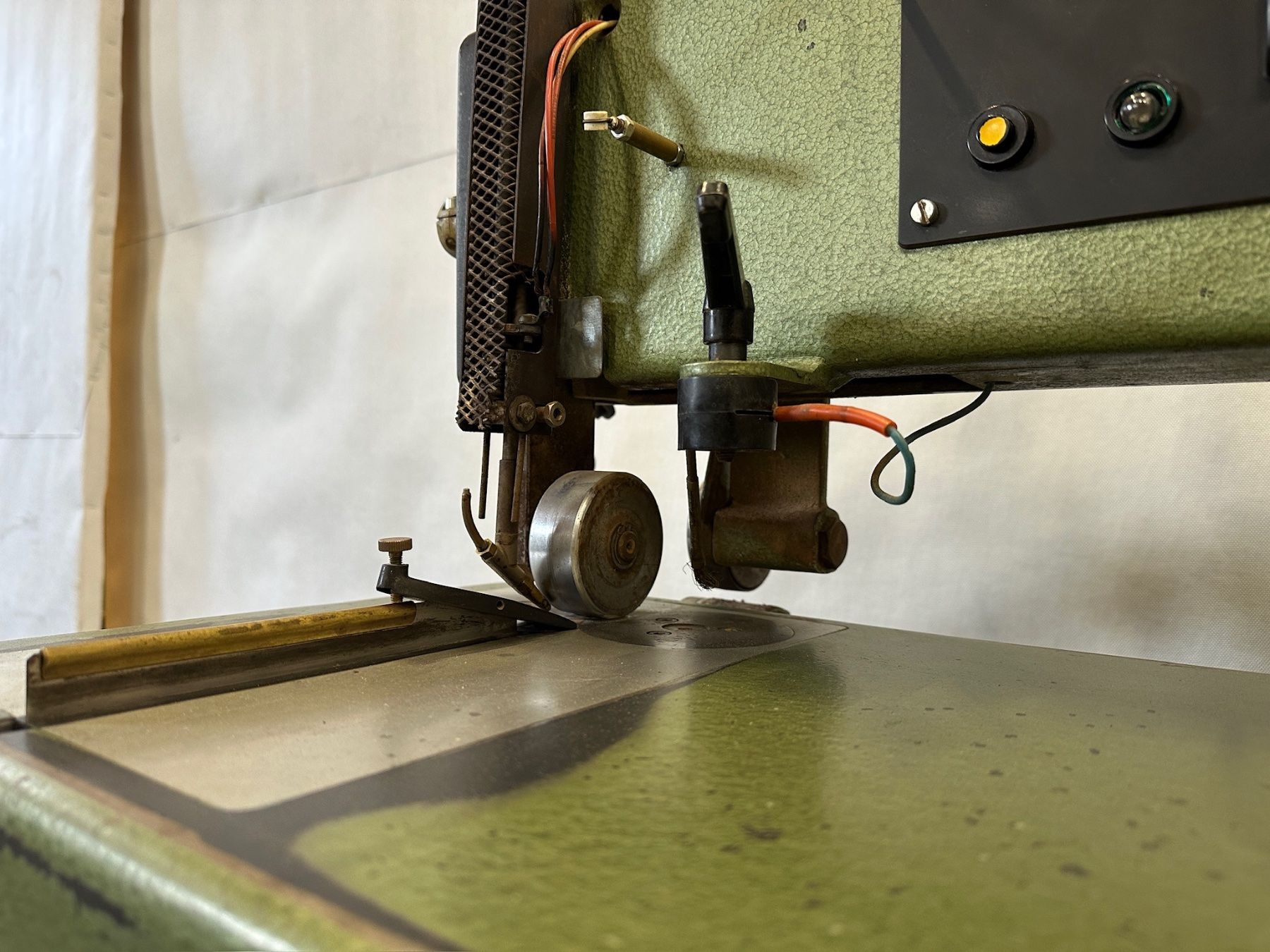 Tutte le macchine: FURNIERFÜGEMASCHINE - KUPER – Usato da Rothrist venduto da Die_Welle 4