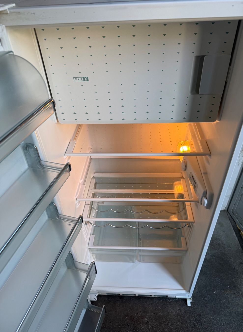 Miele Frigoriferi: Miele Einbaukühlschrank CH Norm 55cm – Usato da Kloten venduto da top2000 2