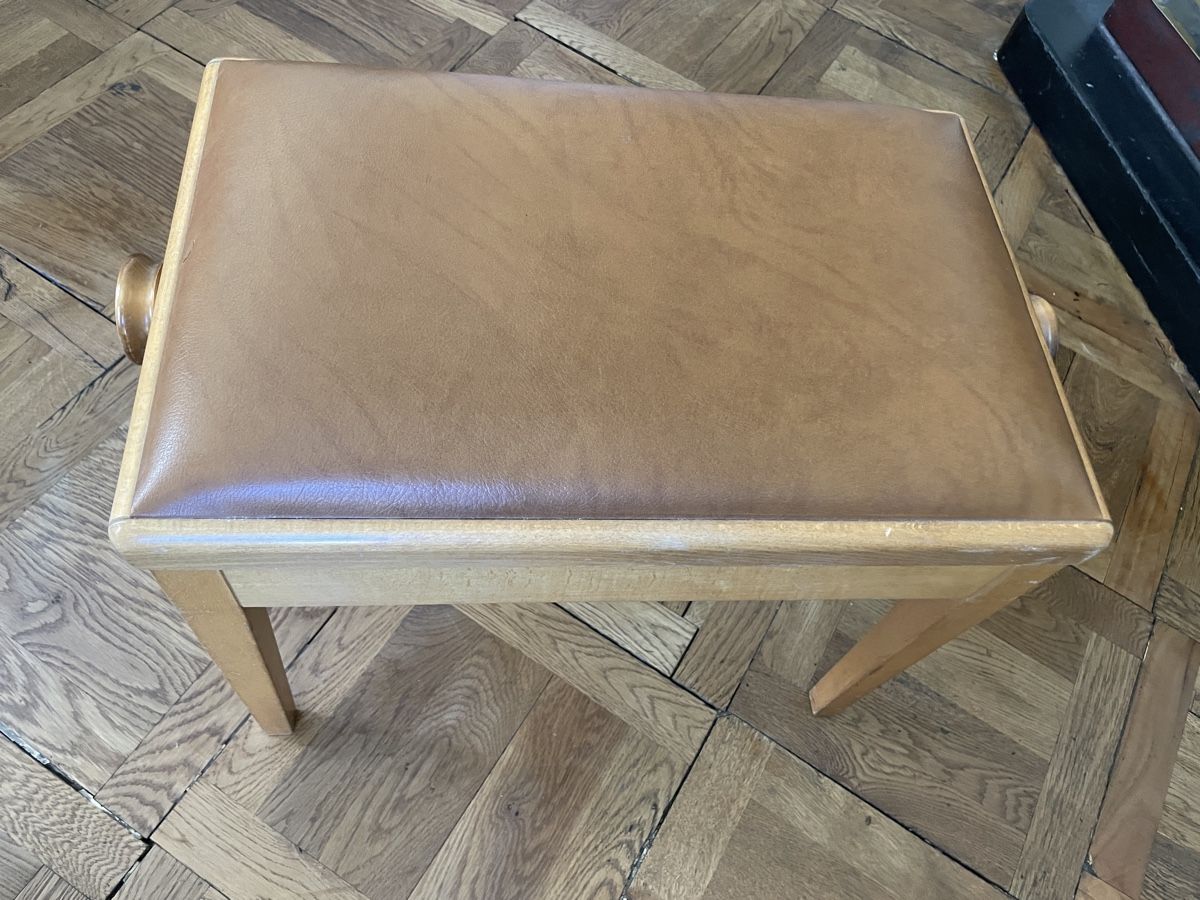 Hocker: Klavierbank – Gebraucht aus Biel/Bienne von Savoir_vivre321 1