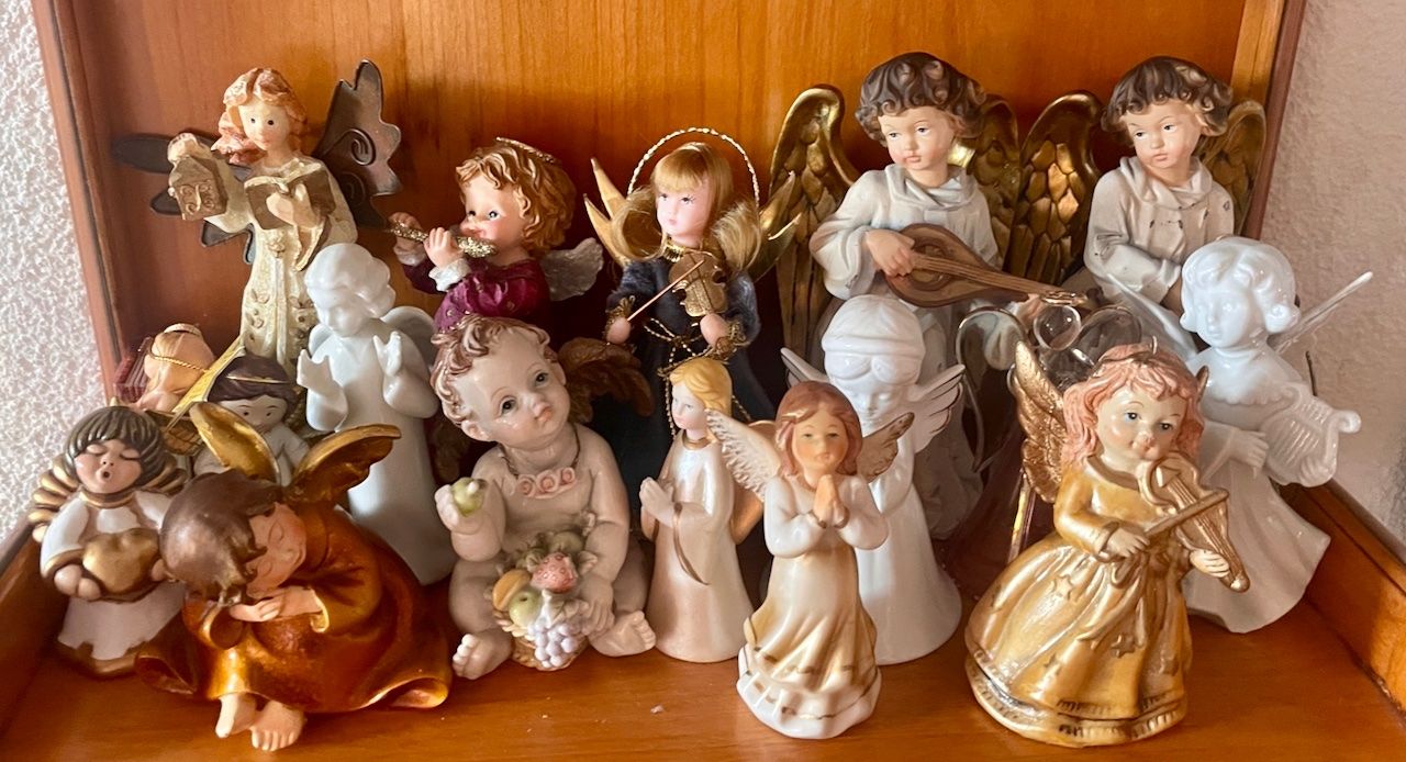 Vitrinen: Engel-Sammlung inkl. Vitrine – Gebraucht aus Kleinlützel von Schatzkiste_Laufen 4