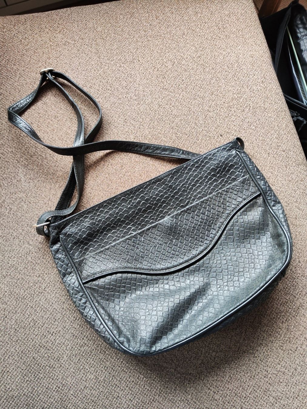 Borse da donna: Handtasche, schwarzes Leder – Usato da Saas im Prättigau venduto da eve_22