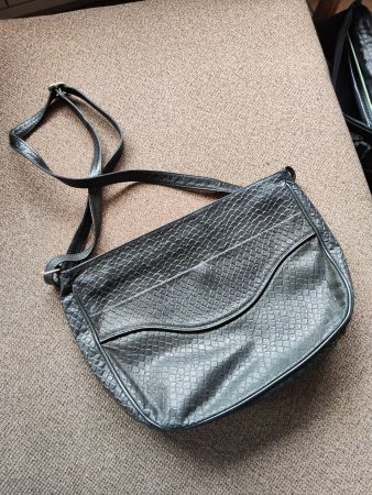 Handtasche, schwarzes Leder