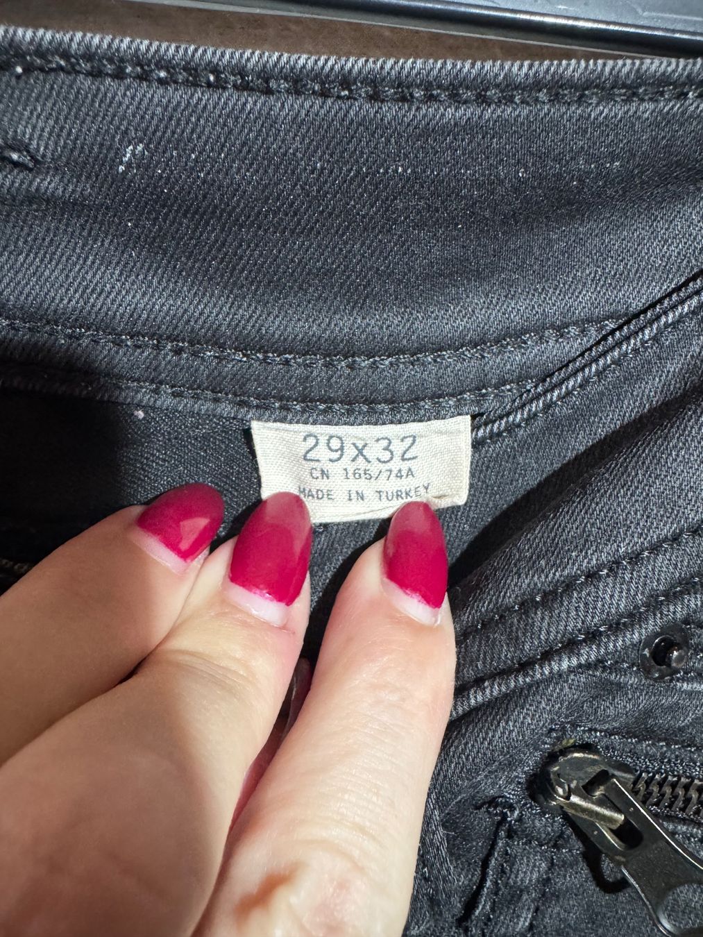 H&M Jeans: Schwarze Jeans von H&M Gr. 29/32 – Usato da Grosswangen venduto da SALE_SALE_SALE 2