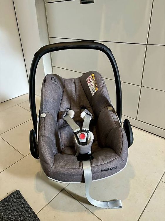 Sièges auto: Maxi-Cosi Pebble Plus mit New Born Einlage – D'occasion à Benken ZH par kbu_n2fl