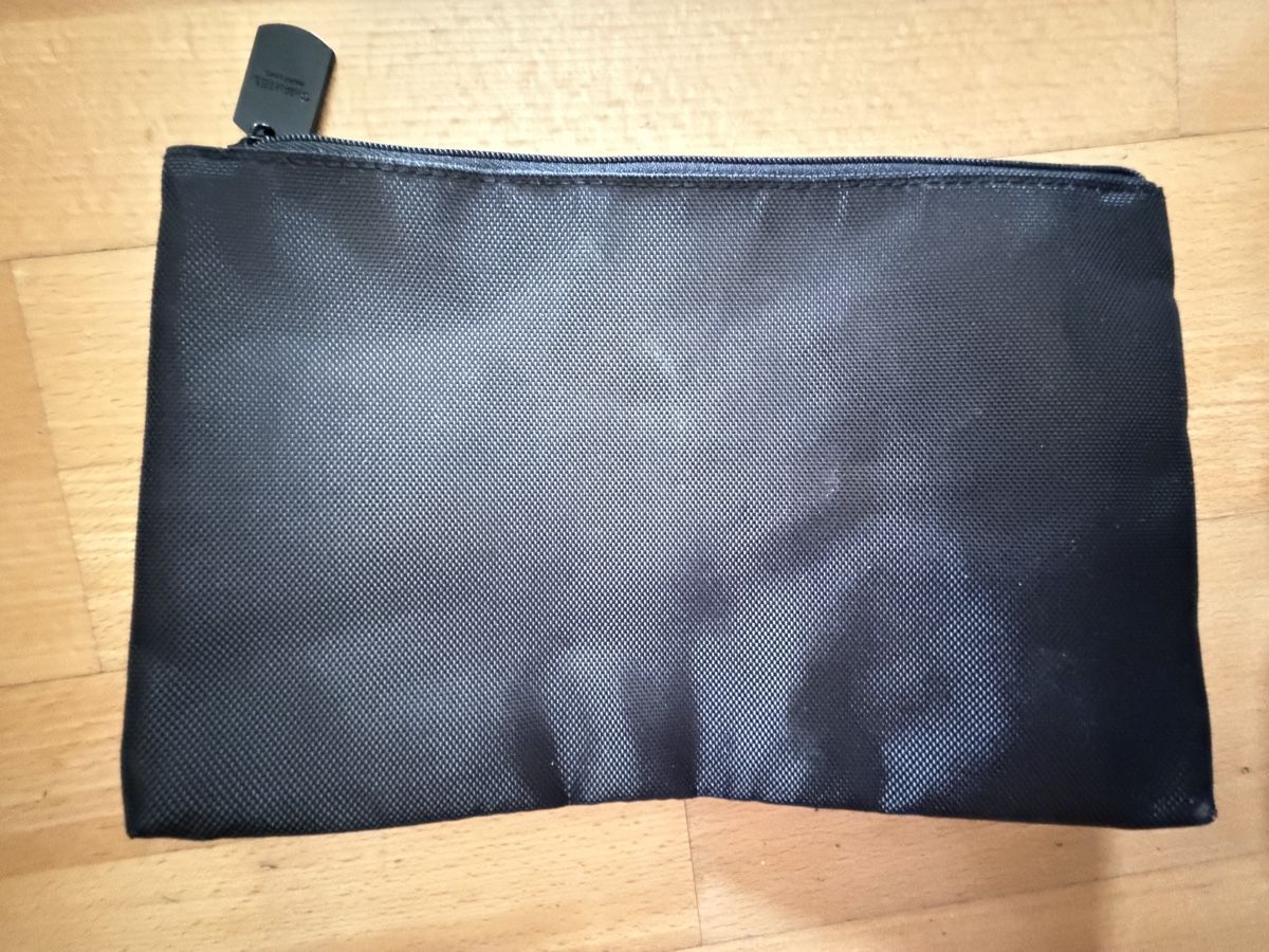 Chanel Custodie per cosmetici: Chanel Necessaire schwarz NEU – Nuovo e nell'imballaggio originale da kloten venduto da domireto 3