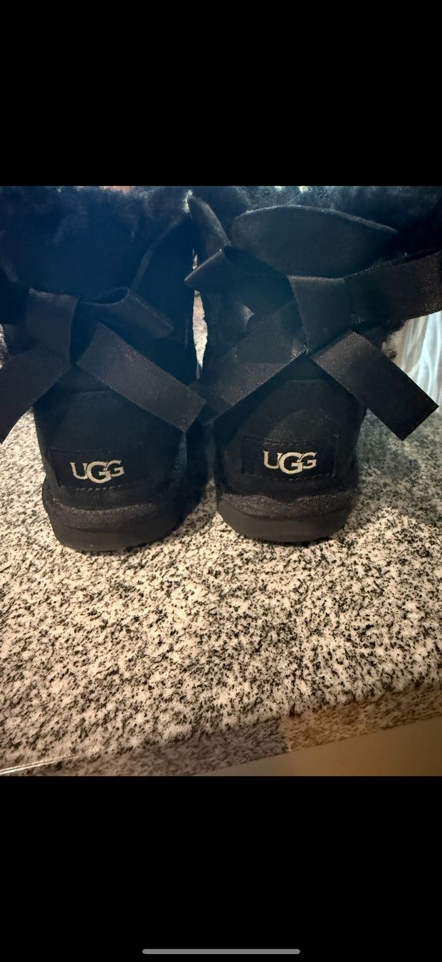 Ugg Schuhe für Jungen: Ugg Kinder 26 – Gebraucht aus Wiesendangen von Tam_spano