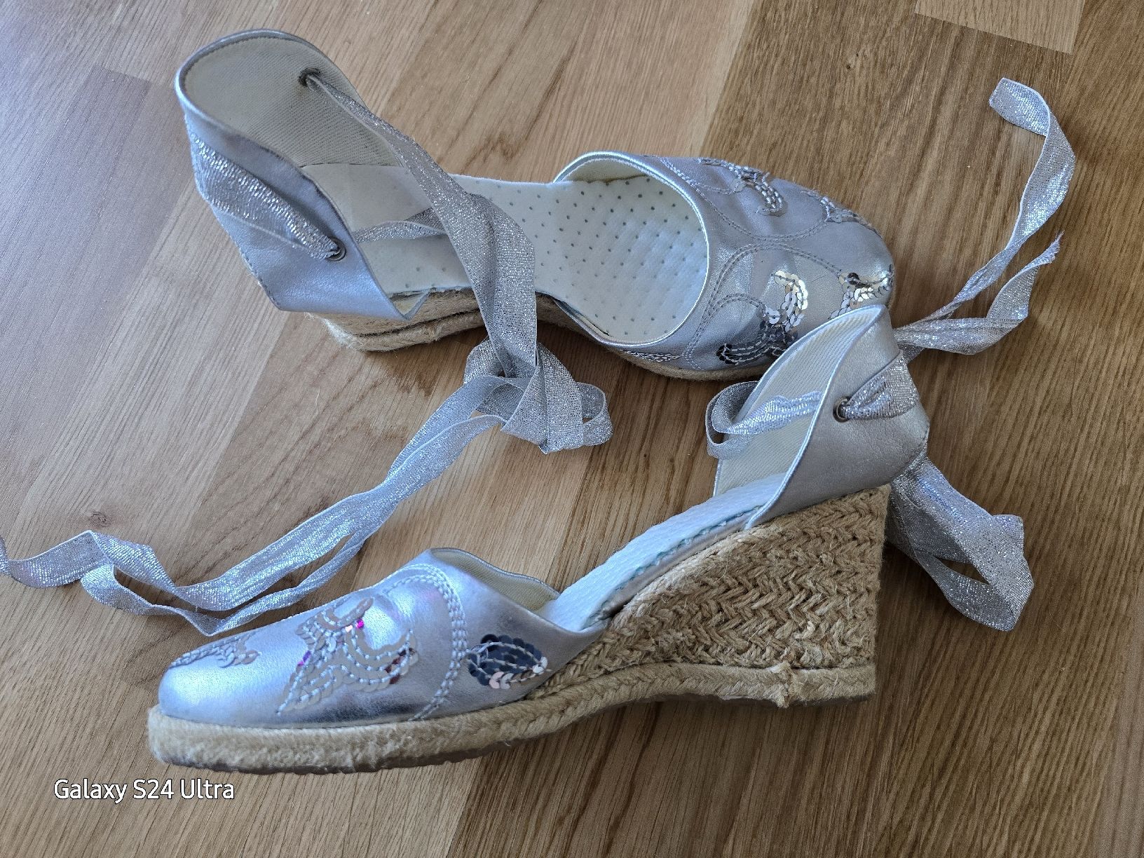 Scarpe da donna: Hübsche Sandalen mit Keilabsatz – Usato da Kloten venduto da Salentina64 2