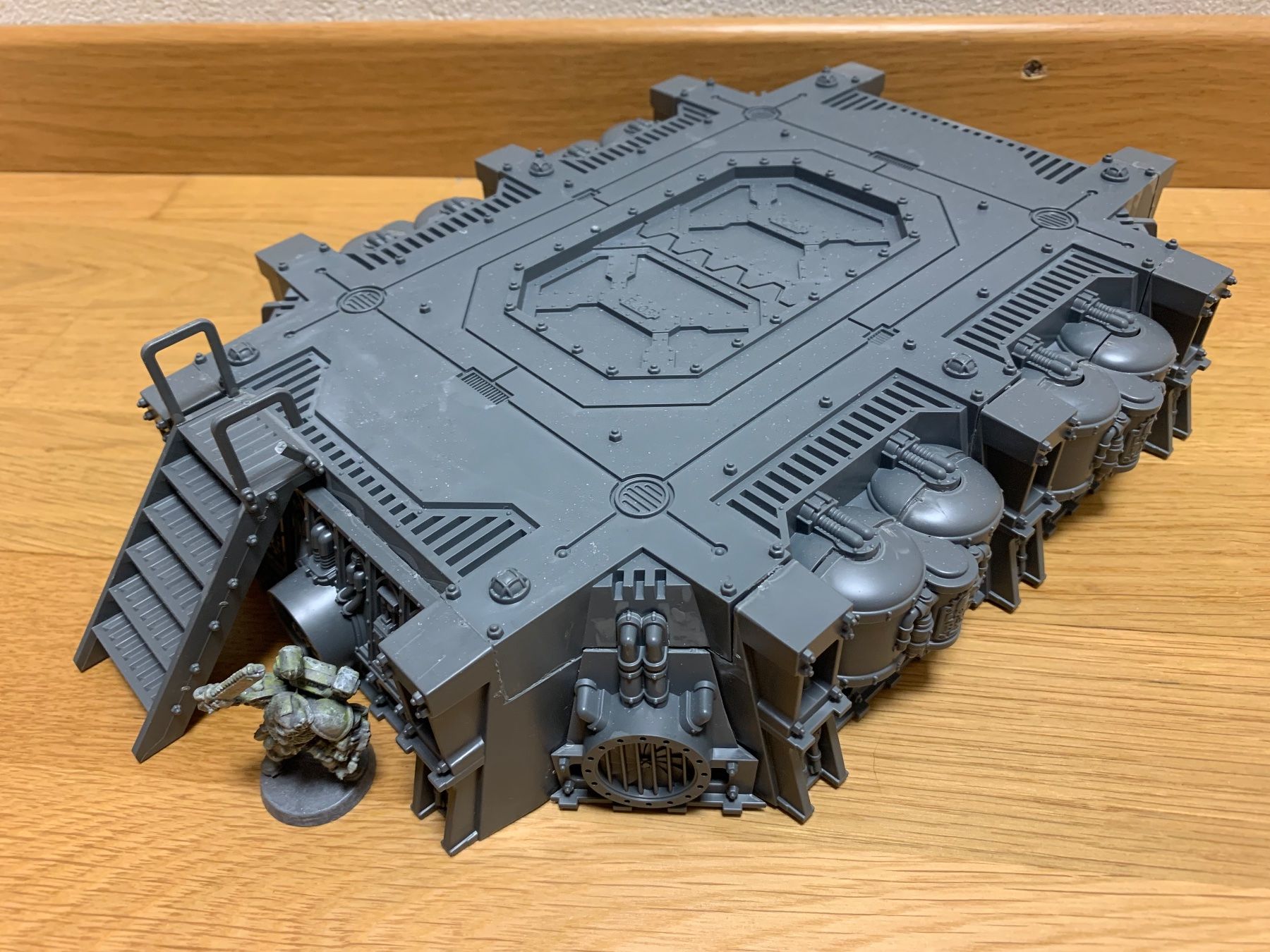 Statuette: Warhammer 40000 Gelände grosse Landeplattform – Usato da Winterthur venduto da Compiorg 1