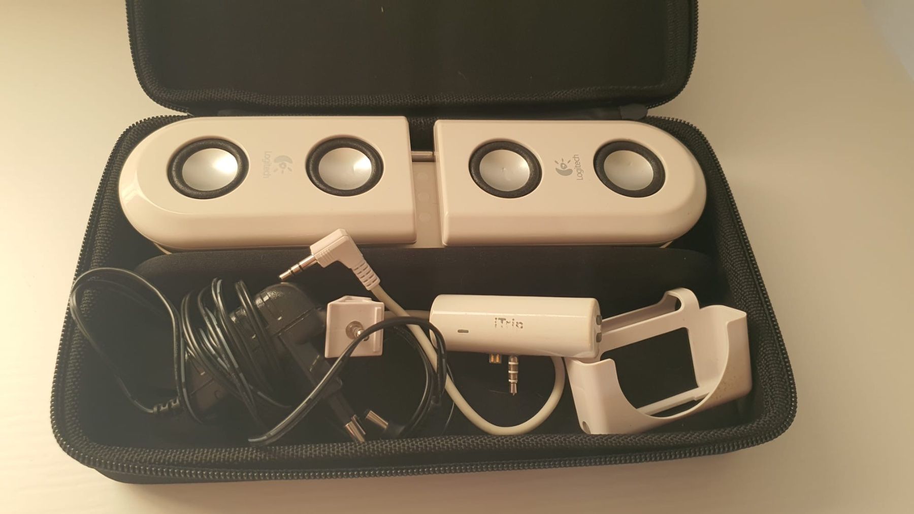 Logitech Casse acustiche: Système de haut-parleurs portables pliables Logitec – Usato da La Tour-de-Peilz venduto da cod_9hq5