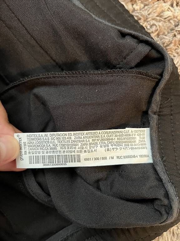 Pantaloni: Zara Shorts schwarz – Usato da Herisau venduto da ogkosta 3