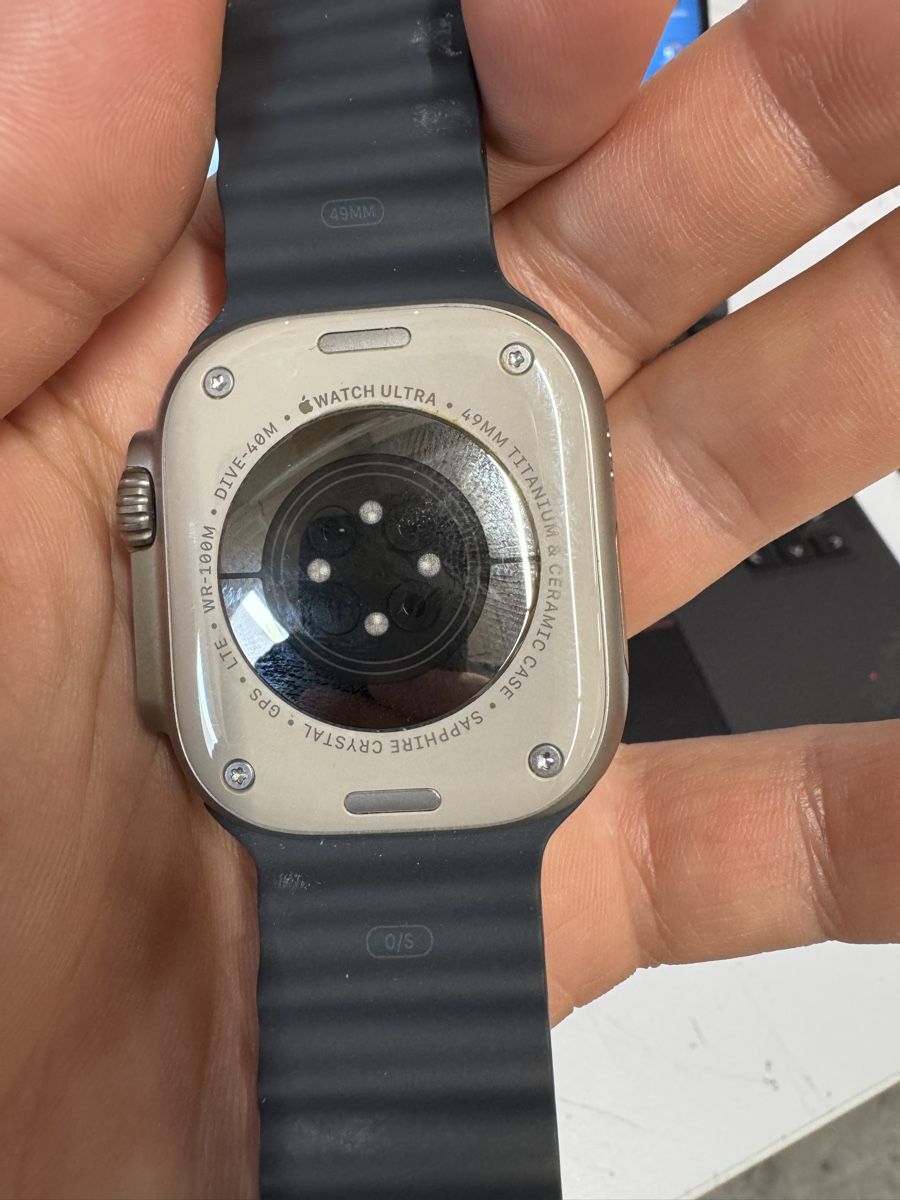 Apple Smartwatch: Apple Watch Ultra 49mm Titanium/Ceramic Case – Gebraucht aus Aarburg von Adi_Still 1