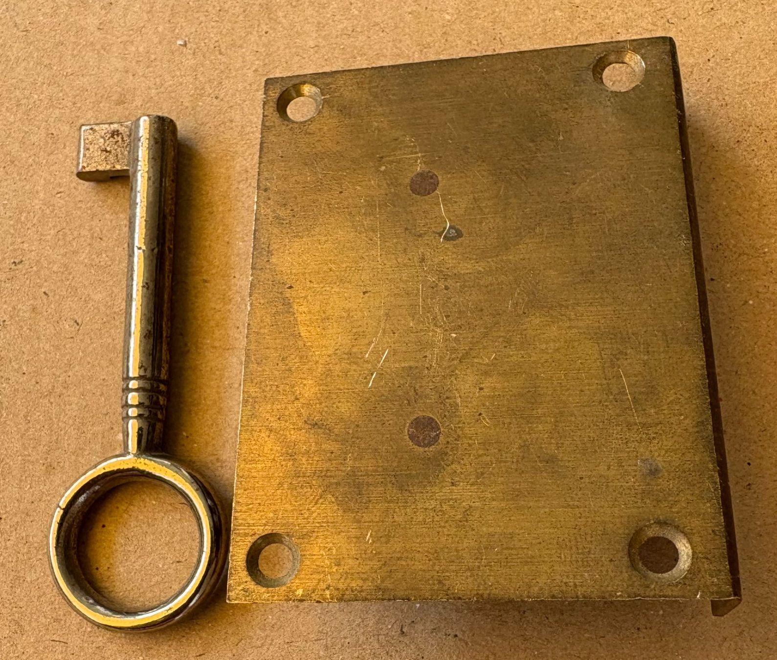 Cadenas: VINTAGE SCHLOSS MIT SCHLÜSSEL – D'occasion à Ostermundigen par wini63 1