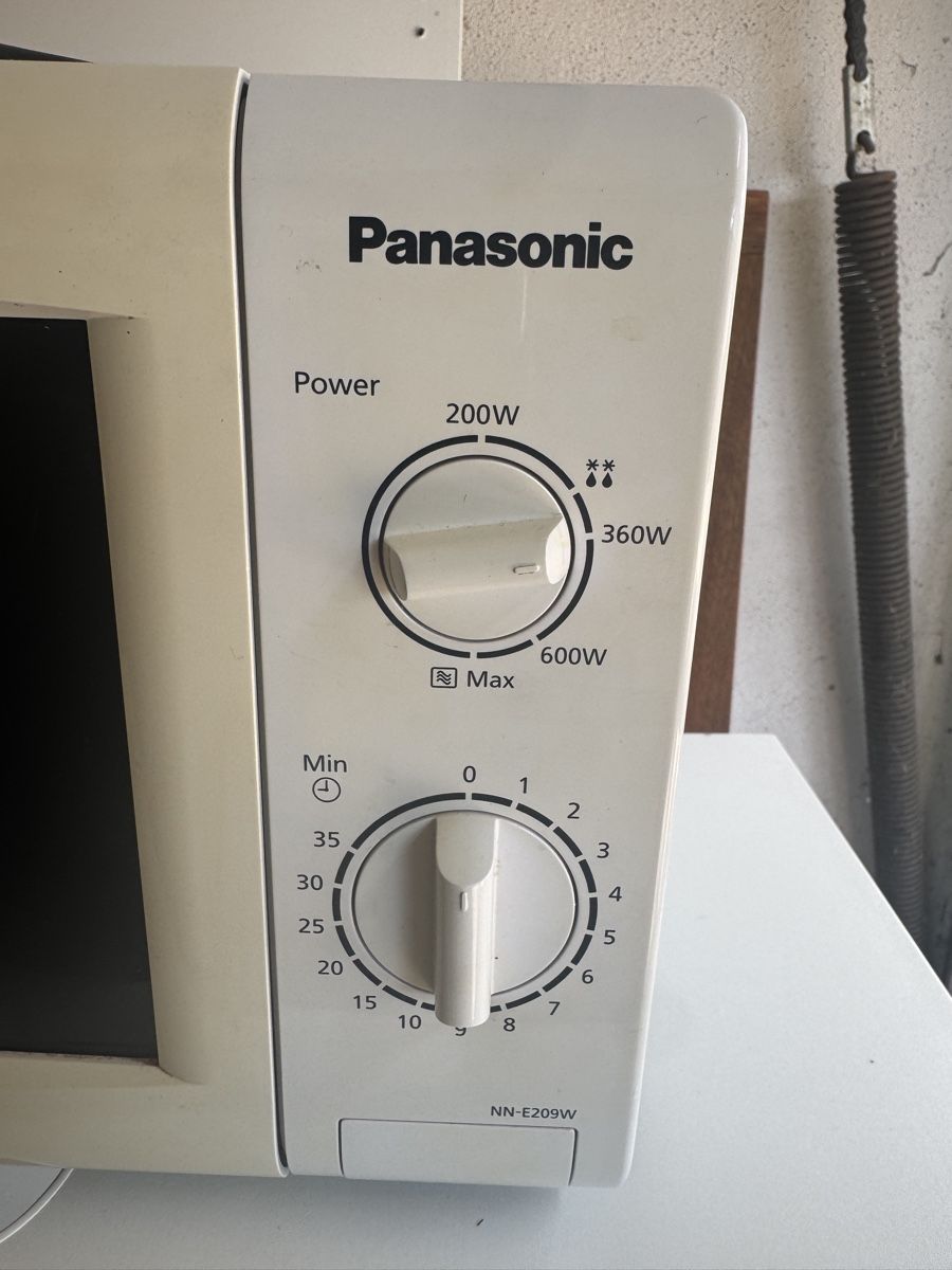 Küchengeräte: Mikrowelle Panasonic – Gebraucht aus Mönchaltorf von DRUG-TITO 1