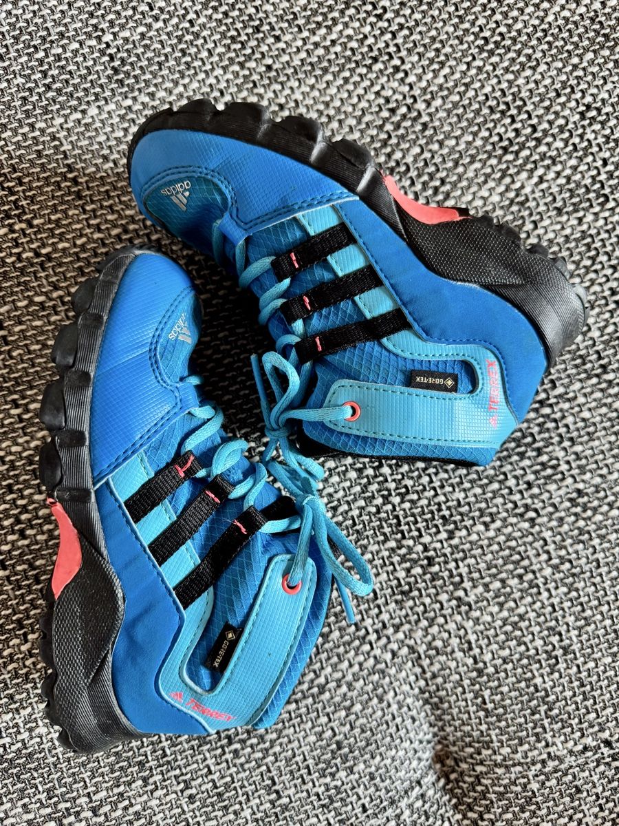 Adidas Scarpe per ragazzi: Adidas Terrex Trekkingschuhe Kinder Grösse 27 blau – Usato da Gommiswald venduto da Aloha.Spirit 8