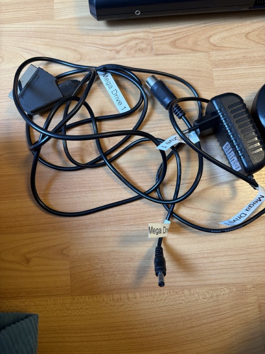 Sega Console: Sega Mega Drive l Konsole mit Spielen – Usato da Henau venduto da Lenko01 2