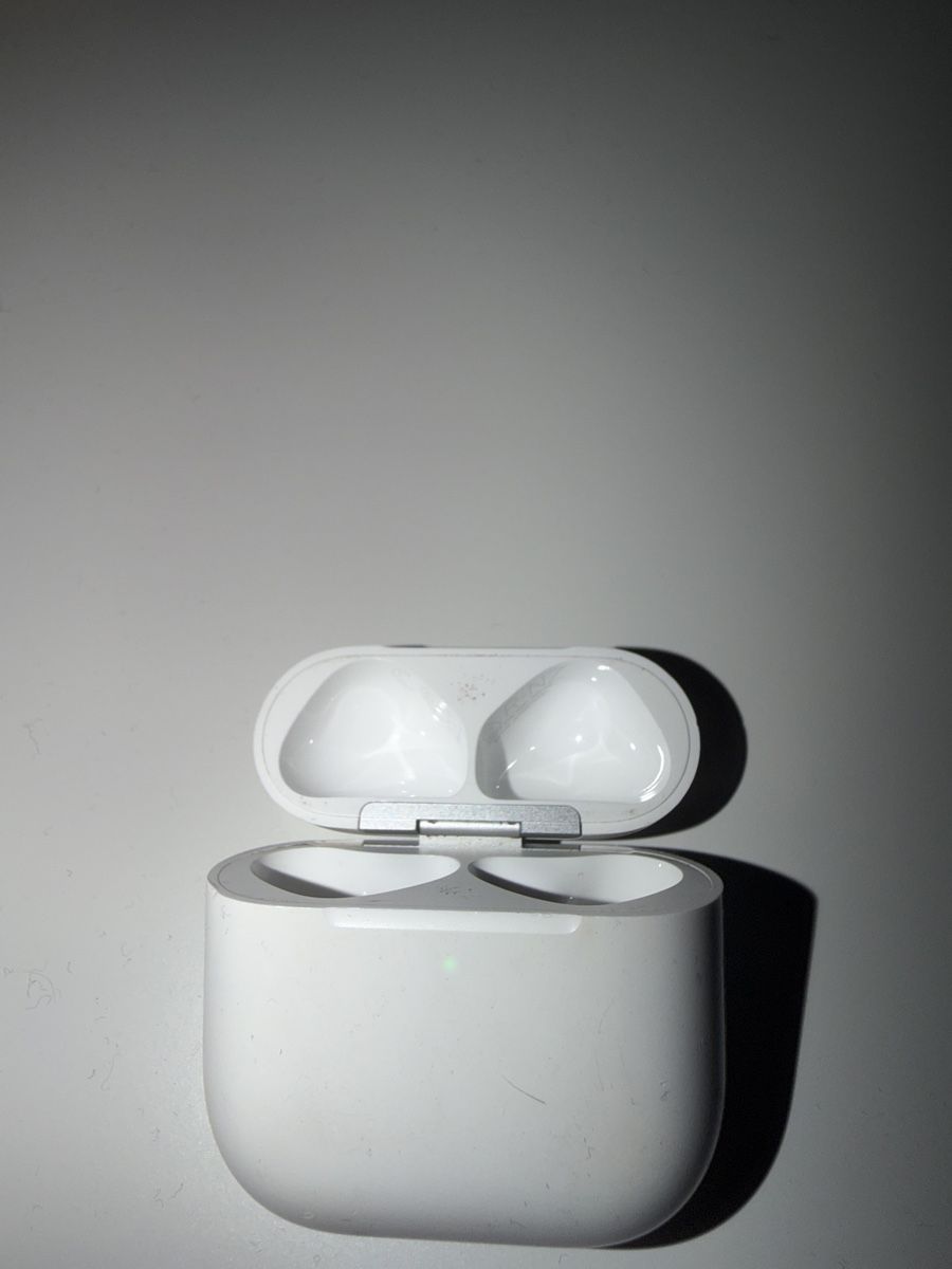 Apple Kopfhörer: Ladecase Apple AirPods 4 mit ANC Noisecancelling – Gebraucht aus Zürich von PacoSells 2
