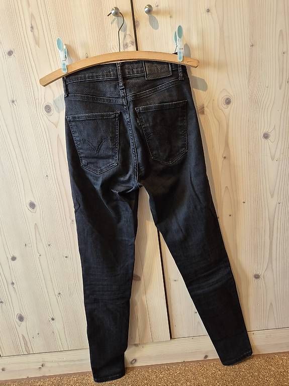Jeans: Levi's Jeans – Usato da Schwarzenbach LU venduto da cifis 1