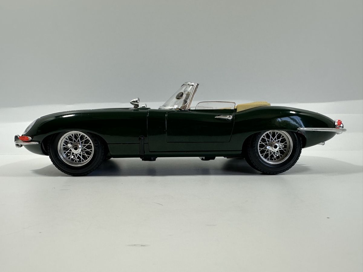 Bburago Modellini d'auto: 1961 Jaguar E Type Cabriolet 1:18, grün, BBURAGO  – Usato da Zofingen venduto da rf9_x2xt 2